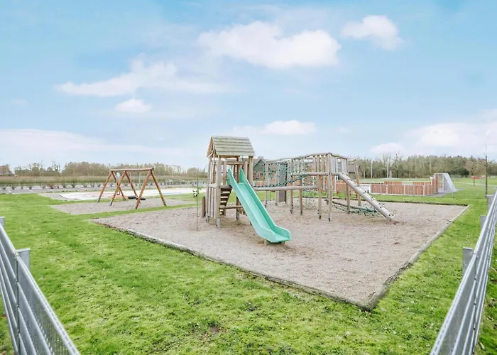 3 Bedroom Beautiful In Ferienhaus *