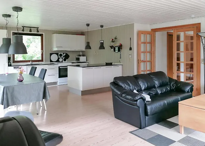 3 Bedroom Beautiful In Holiday home